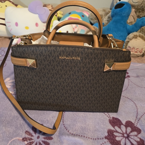 Like new MK bag - Picture 7 of 10